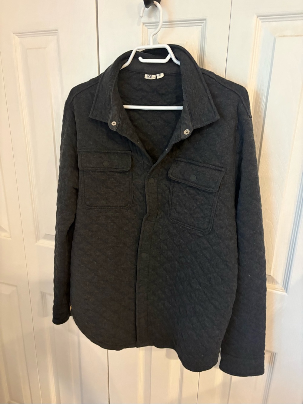 tentree Quilted Shirt Jacket in Charcoal Gray